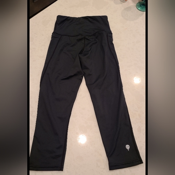 #5 Blackmilk yoga cropped leggings, Black, XS - Picture 8 of 8